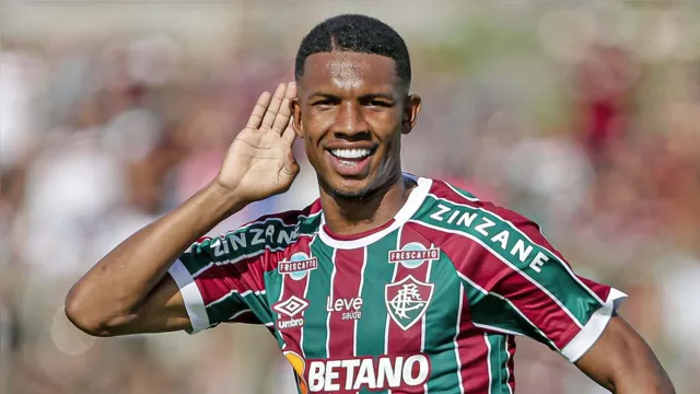 Imagem ilustrativa da notícia Fluminense bate Audax e cola na liderança do Cariocão