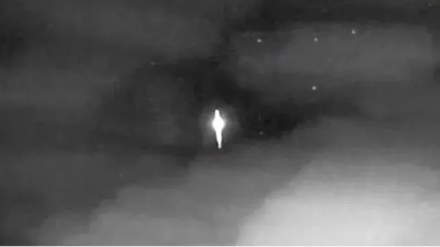 Imagem ilustrativa da notícia Vídeo: câmeras registram objeto luminoso no céu do Brasil