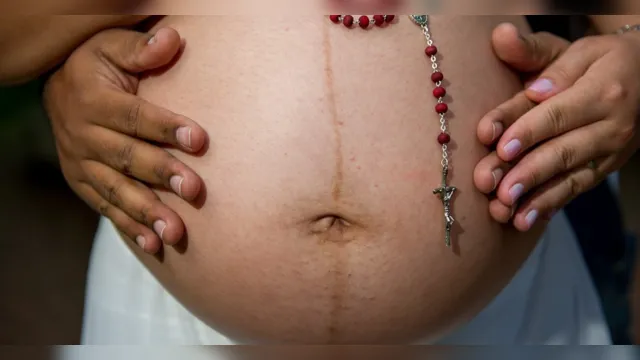 Imagem ilustrativa da notícia USP cancela curso de parto que citava "família tradicional"