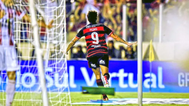 Imagem ilustrativa da notícia Pedro brilha, Flamengo vence Bangu e assume ponta do Carioca