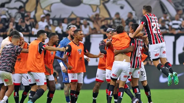 Imagem ilustrativa da notícia São Paulo quebra tabu e vence Corinthians em Itaquera