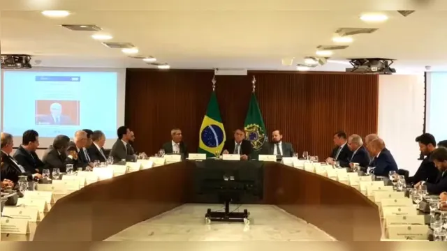 Imagem ilustrativa da notícia Vídeo: reunião de Bolsonaro e ministros tem conduta golpista