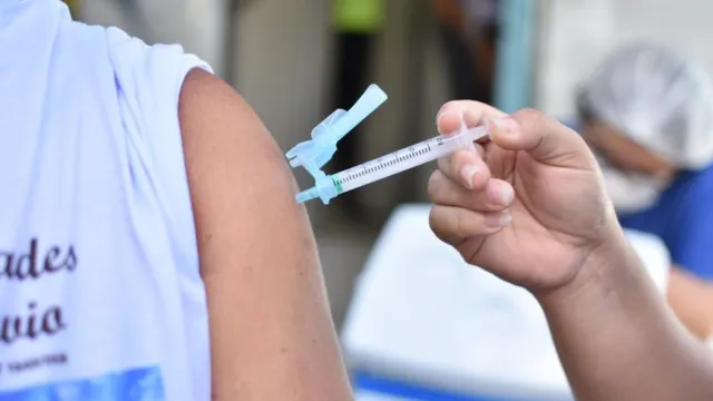 Imagem ilustrativa da notícia Procura pelos postos de vacinação continua grande em Belém