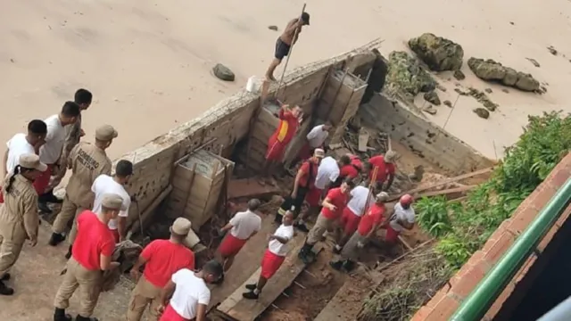 Imagem ilustrativa da notícia Homem morre em desmoronamento em praia de Mosqueiro