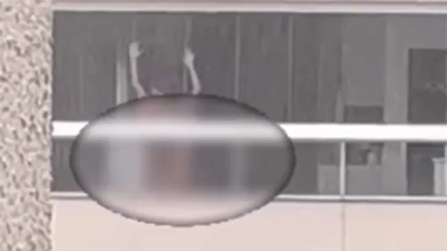 Imagem ilustrativa da notícia Vídeo: idoso e "novinha" fazem sexo em sacada de apartamento