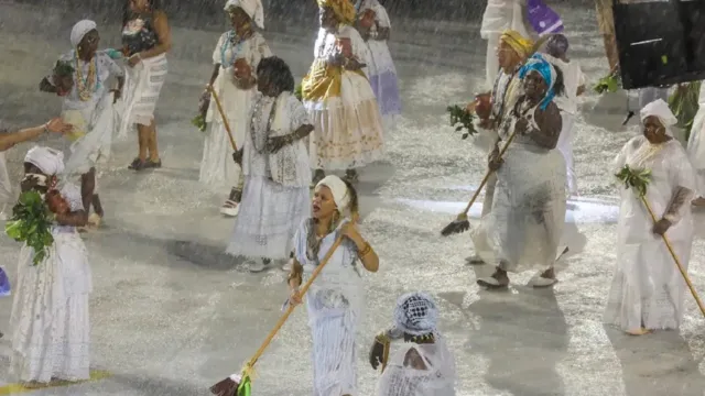 Imagem ilustrativa da notícia Lavagem da Sapucaí anuncia carnaval com fé e festa no Rio