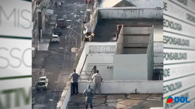 Imagem ilustrativa da notícia Vídeo: casal é resgatado do topo de shopping em Belém