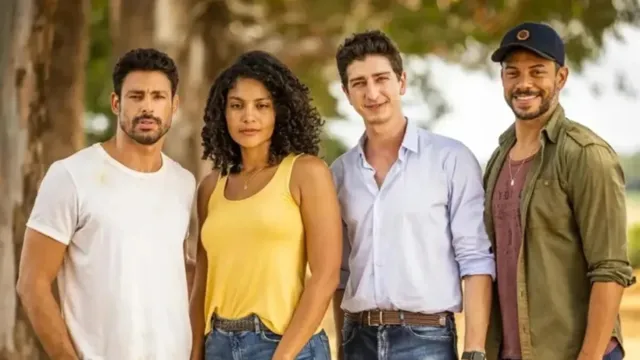 Imagem ilustrativa da notícia Galã de Terra e Paixão assume romance com ator da Record TV