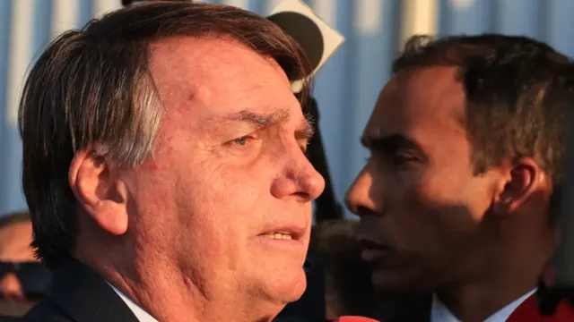 Imagem ilustrativa da notícia Bolsonaro passa por exames e avalia nova cirurgia abdominal