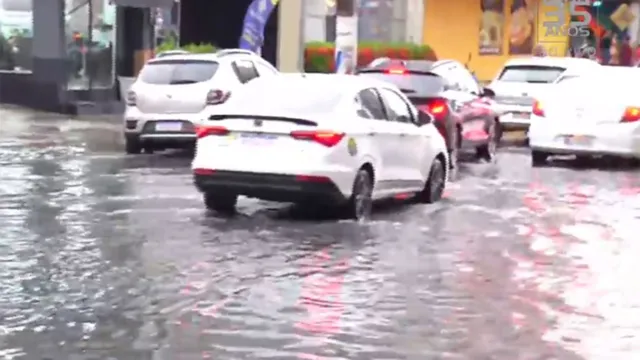 Imagem ilustrativa da notícia Transtornos: chuva forte deixa trânsito lento em Belém