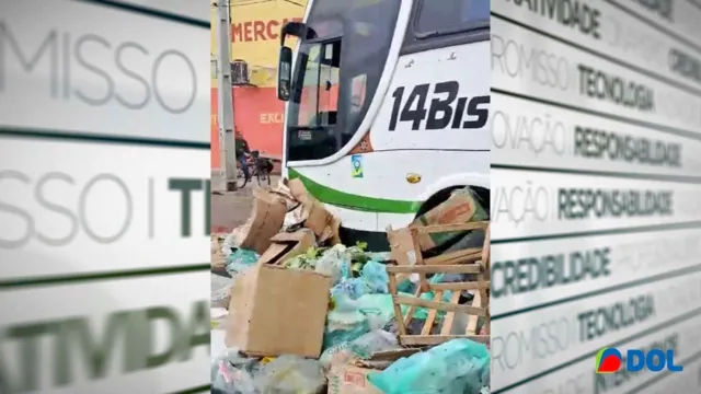 Imagem ilustrativa da notícia Vídeo: motorista irritado passa com ônibus por cima de lixo