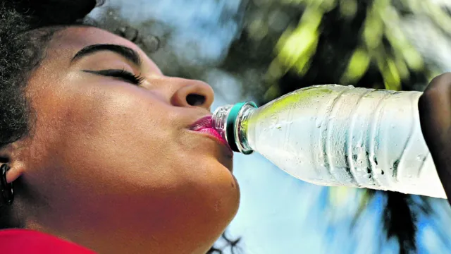 Imagem ilustrativa da notícia Confira dicas de como se manter hidratado durante o Carnaval