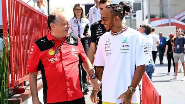 Imagem ilustrativa da notícia Lewis Hamilton surpreende e troca Mercedes pela Ferrari