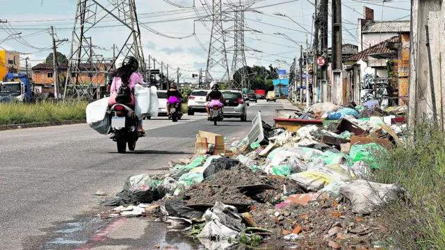 Imagem ilustrativa da notícia Lixo toma conta de via que passa por Belém e Ananindeua