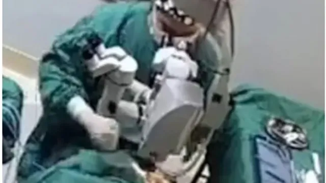 Imagem ilustrativa da notícia Vídeo: médico dá socos em paciente idosa durante cirurgia