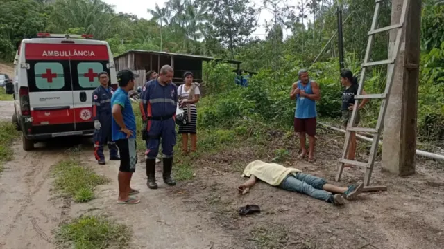 Imagem ilustrativa da notícia Homem sobe em poste de energia e morre eletrocutado no Pará