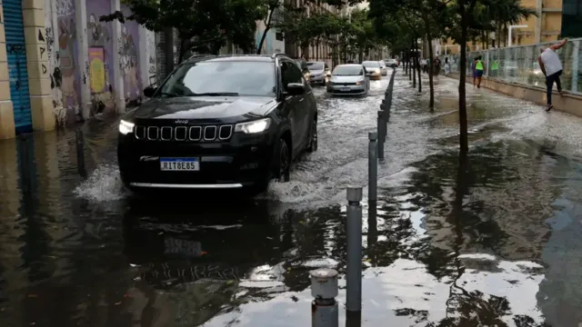Imagem ilustrativa da notícia Rio declara emergência após chuva provocar 11 mortes