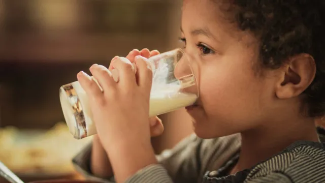 Imagem ilustrativa da notícia O que é a alergia à proteína do leite, comum em crianças?