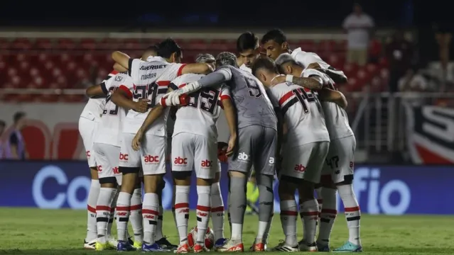 Imagem ilustrativa da notícia São Paulo busca liderança contra a Ponte. Veja onde assistir