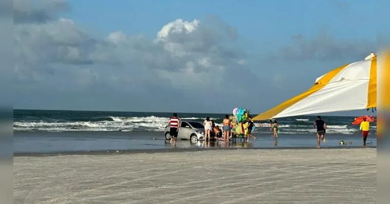 Imagem ilustrativa da notícia Veículos atolados em praia podem configurar crime