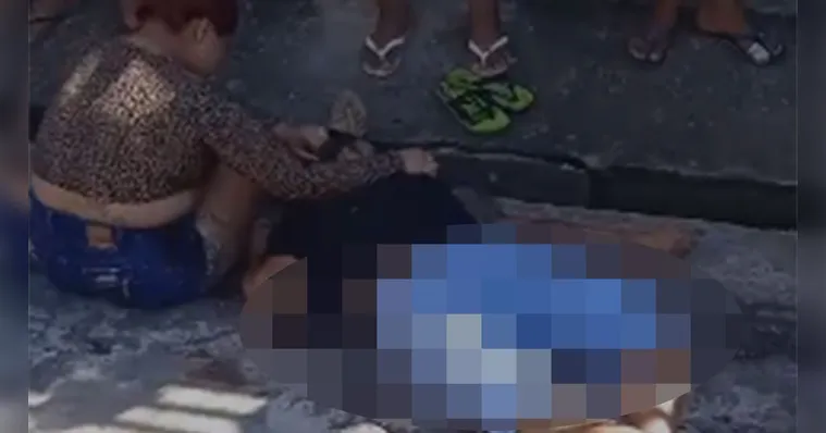 Imagem ilustrativa da notícia Jovem é morto a tiros na porta de casa na Pratinha II 