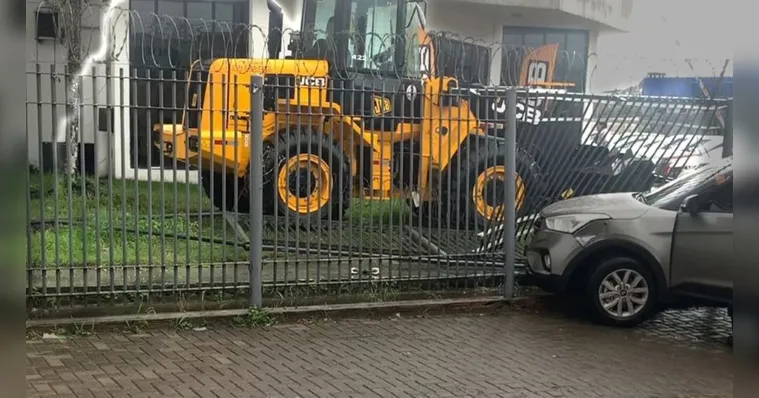 Imagem ilustrativa da notícia Carro e ônibus se envolvem em acidente na BR-316