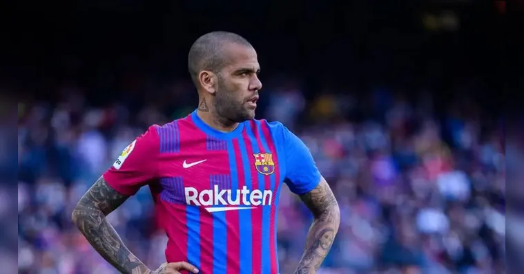 Imagem ilustrativa da notícia Barcelona tira Dani Alves da lista de lendas após condenação