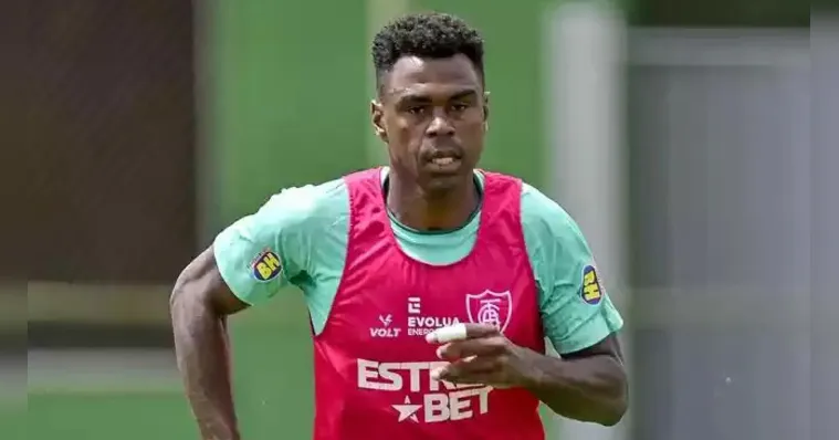 Imagem ilustrativa da notícia Chapéu? Paysandu pode perder zagueiro para rival na Série B