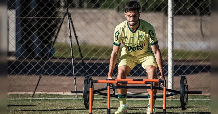 Imagem ilustrativa da notícia Paysandu anuncia volante com experiência no futebol europeu