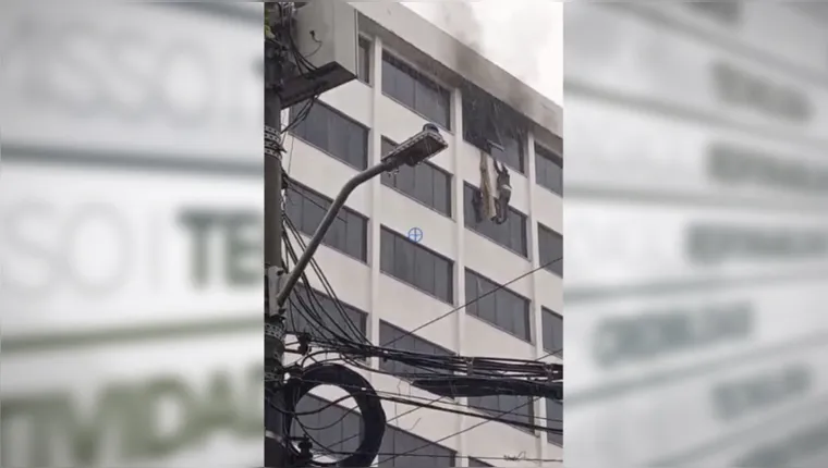 Imagem ilustrativa da notícia Homem cai do 8° andar de hotel tentando fugir de incêndio