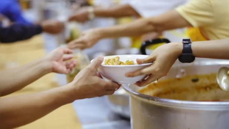 Imagem ilustrativa da notícia Voluntárias entregam alimentos a pessoas em situação de rua