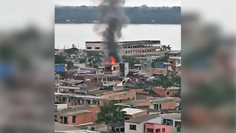 Imagem ilustrativa da notícia Vídeo: incêndio atinge casa no Jurunas nesta quinta (21)