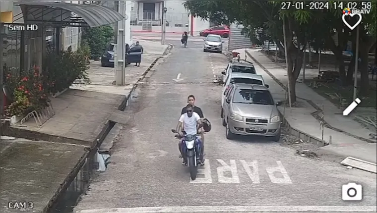 Imagem ilustrativa da notícia Vídeo: entregador de comida tem a moto roubada em Belém