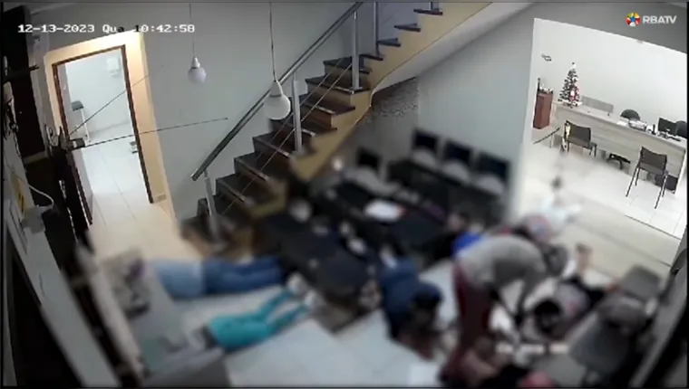Imagem ilustrativa da notícia Vídeo: Câmeras flagram assalto a clínica de saúde em Belém