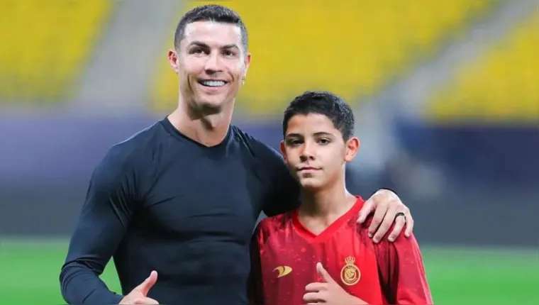 Imagem ilustrativa da notícia CR7 assusta fãs ao compartilhar foto com o filho na academia