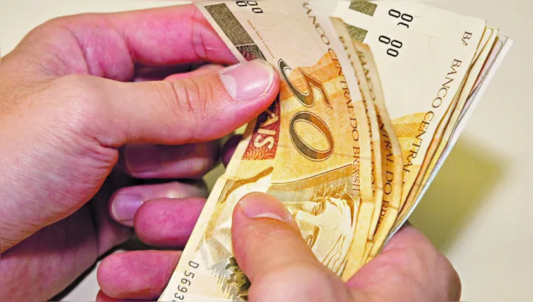 Imagem ilustrativa da notícia Salário mínimo de R$ 1.412 começa a ser pago hoje