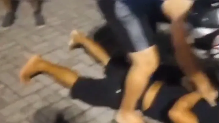 Imagem ilustrativa da notícia Vídeo: mulher é seguida e esfaqueada pelo ex em Belém
