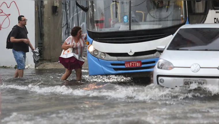 Imagem ilustrativa da notícia Alagou tua rua? Veja imagens após chuva desta sexta em Belém