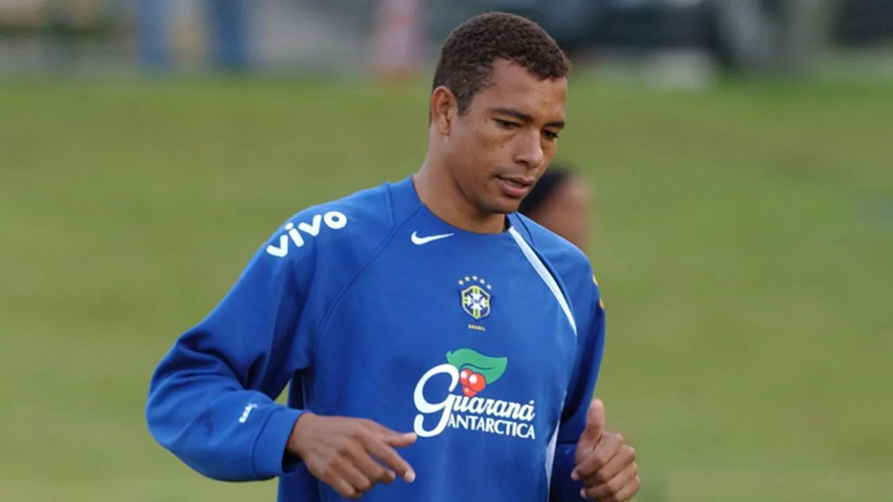 Gilberto Silva agora trabalha no jornalismo esportivo após ser campeão do mundo com a Seleção Brasileira