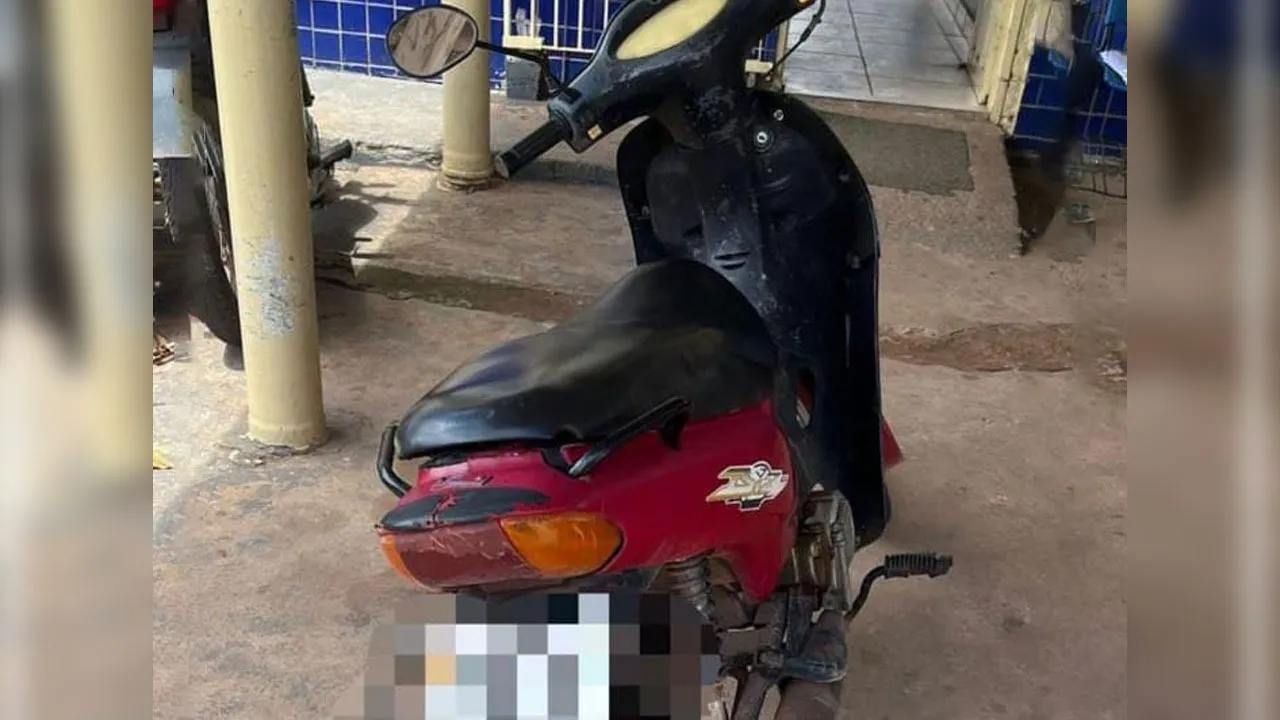 Polícia Militar estava fazendo ronda em Redenção no sul do Pará e desconfiou de moto Honda Biz. Ao abordar o condutor, policial desconfiou da ignição “ligação direta” e descobriu que drogas estavam em bagageiro