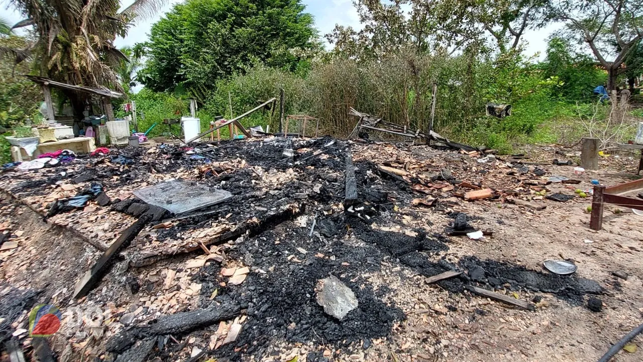 O incêndio foi rápido e destruiu completamente a residência da família na zona rural de Marabá