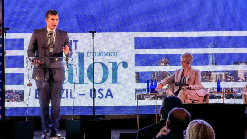 Helder durante discurso no "Summit Valor Econômico Brasil – USA", em Nova Iorque