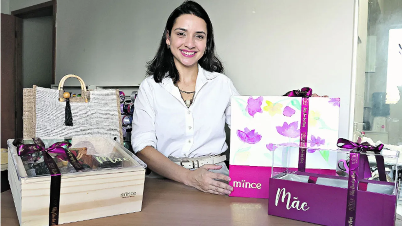 Rafaela Rodrigues , buscou uma forma de renda extra e largou o direito para empreender no ramo das cestas comemorativas.