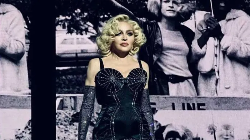 Madonna faz show comemorativo aos 40 anos de carreira