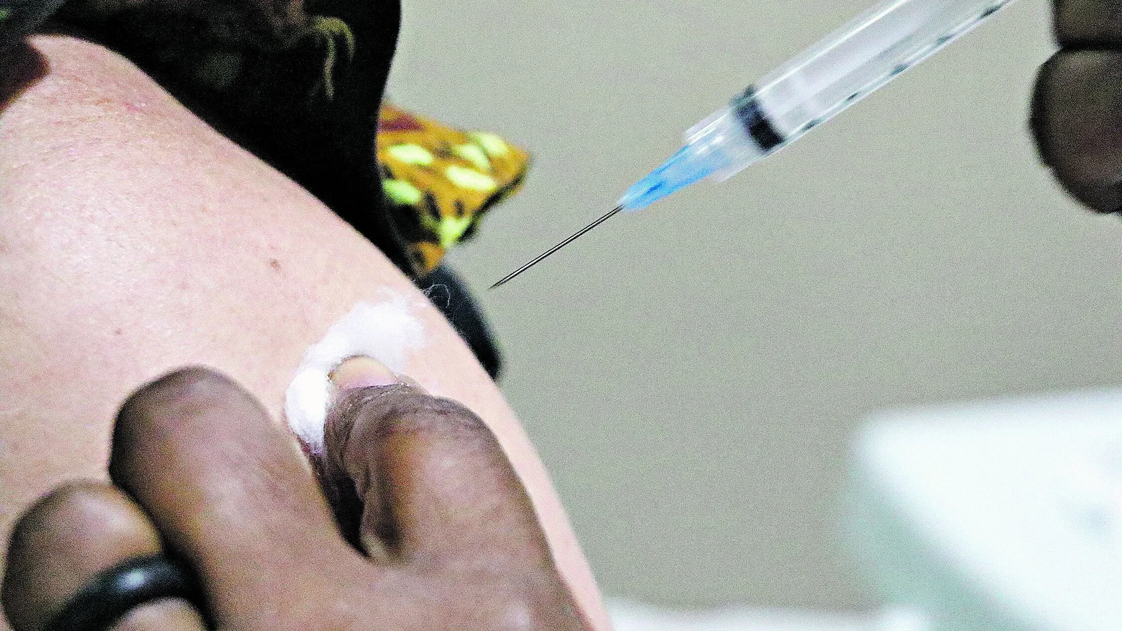 País já recebeu 1,25 milhão de doses. Vacina protege contra a sublinhagem XBB.1.5 do coronavírus