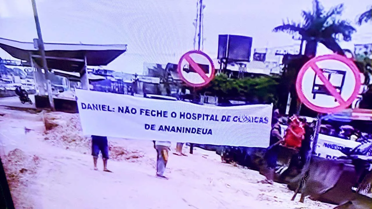 Protesto na BR-316 cobrou o prefeito de Ananindeua, Daniel Santos.