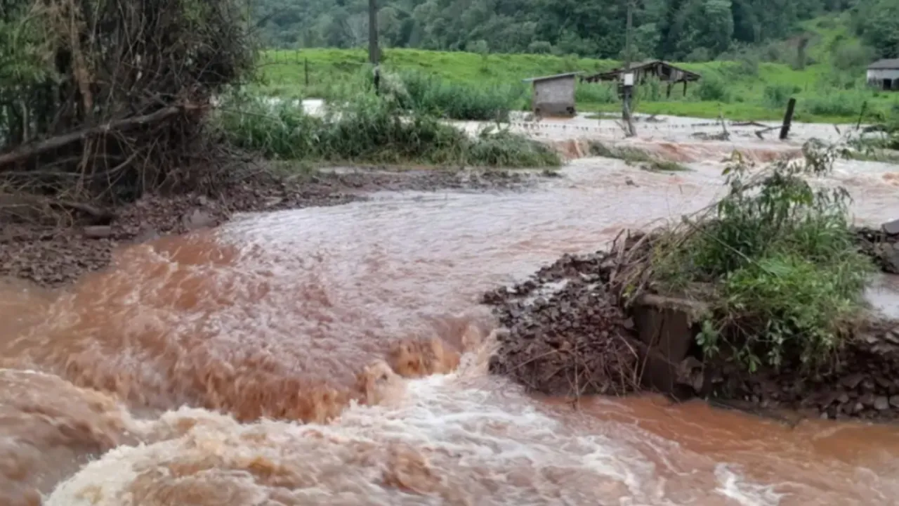 Chuvas intensas, rompimento de barragens e outros incidentes climáticos estão sendo registrados em todo o mundo.