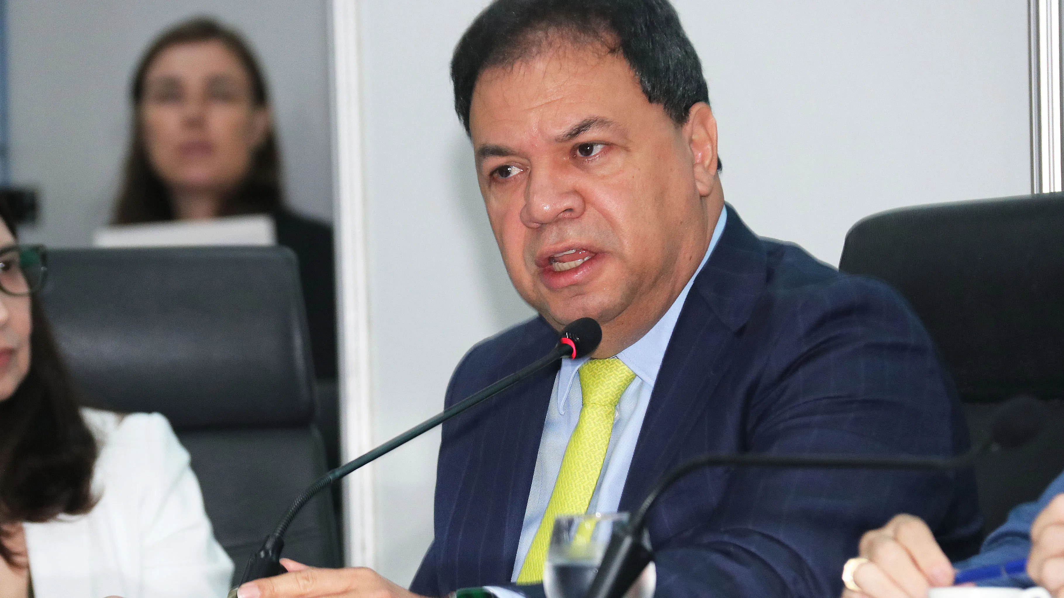 Deputado Chicão (MDB) conduziu as arguições dos dois indicados para a vaga no Tribunal de Contas do Município