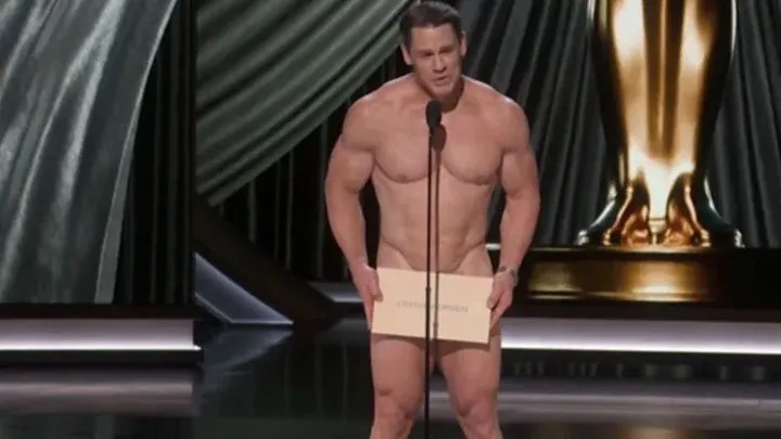 John Cena nu no palco do Oscar 2024.