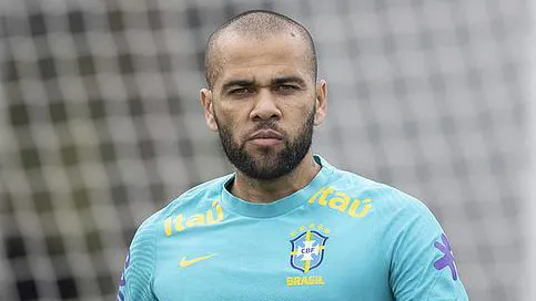 Daniel Alves, ex-lateral da Seleção Brasileira, depende do pagamento de fiança milionária para aguardar em liberdade o andamento de recursos na Justiça espanhola.